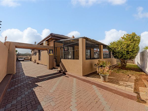 3 Bedroom House 3 Bedroom House