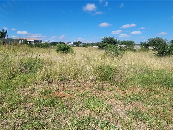 1551 m² Land available in Bendor