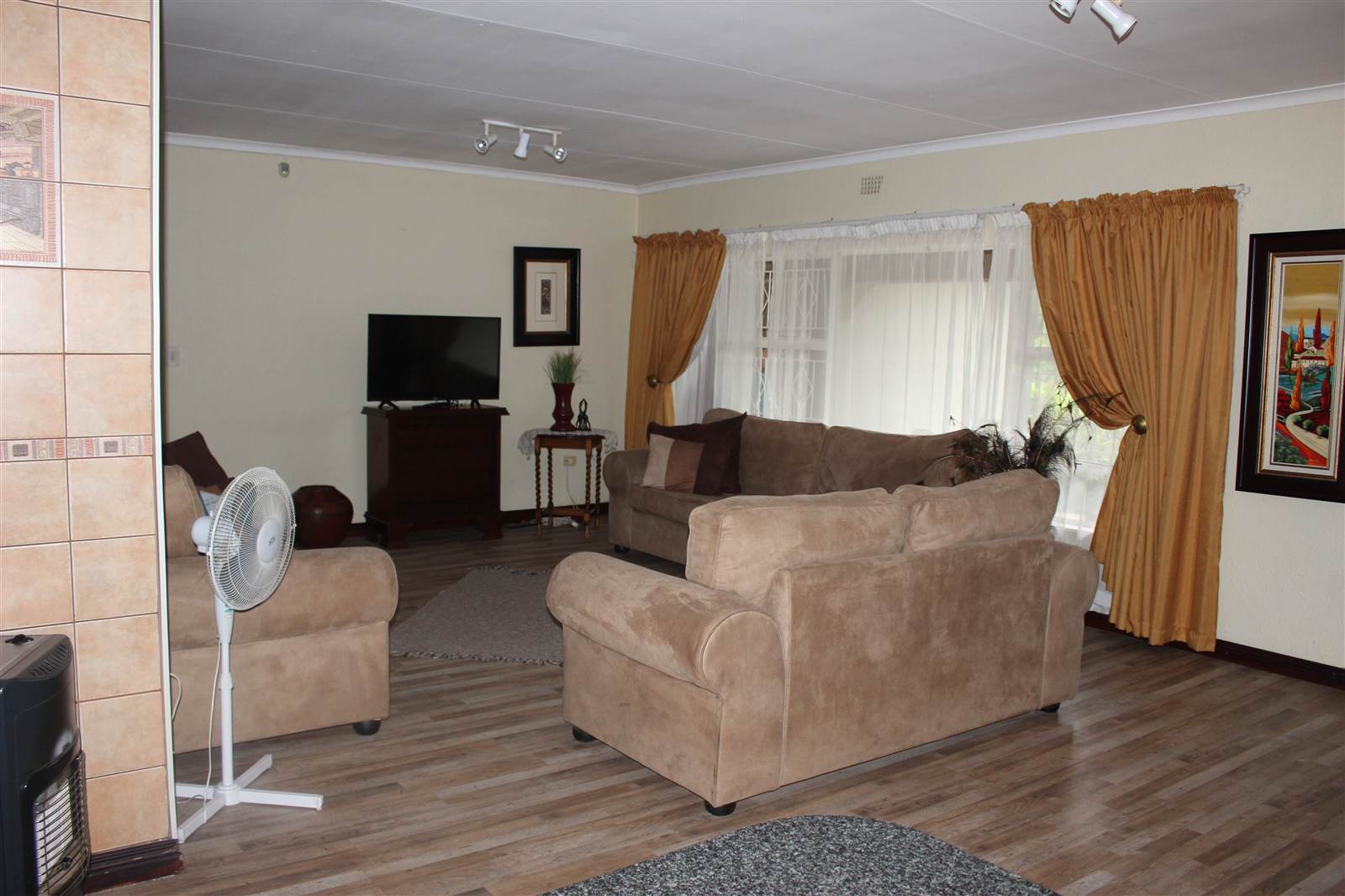 4 Bed House in Glen Marais photo number 23