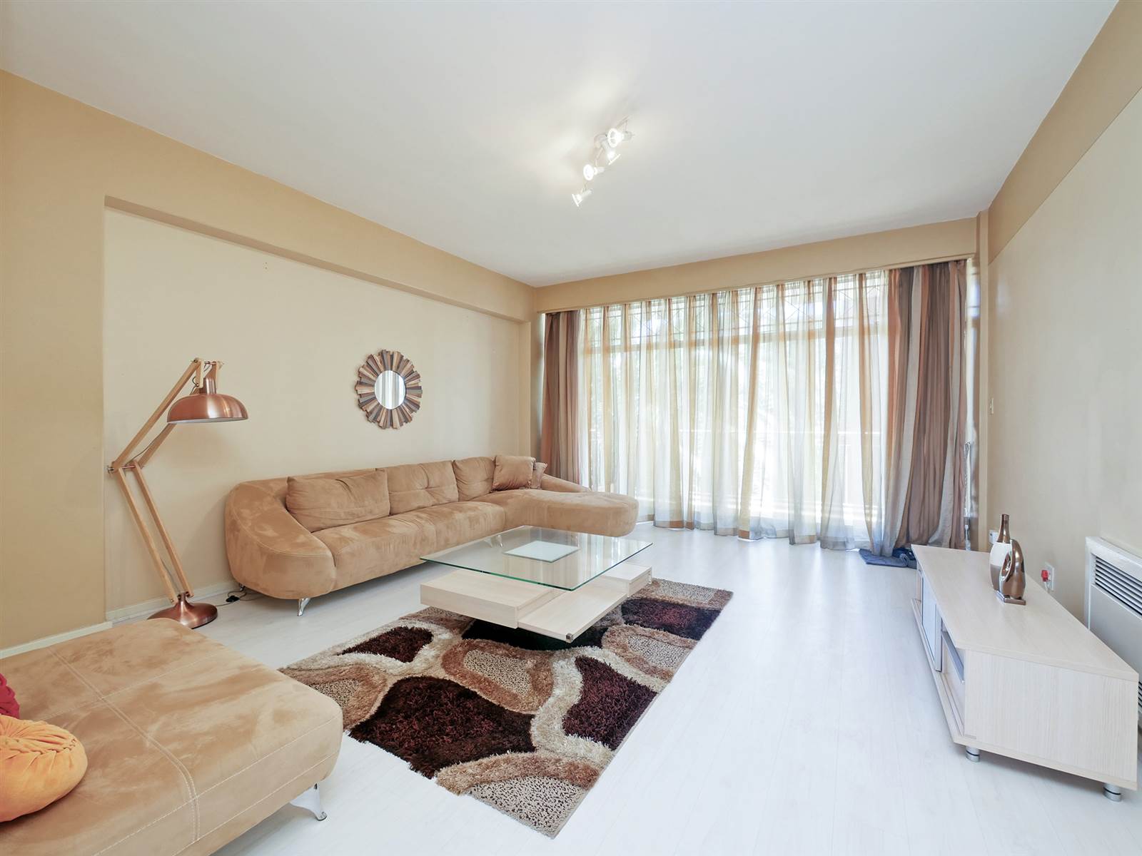1 Bed Apartment in Parktown photo number 5