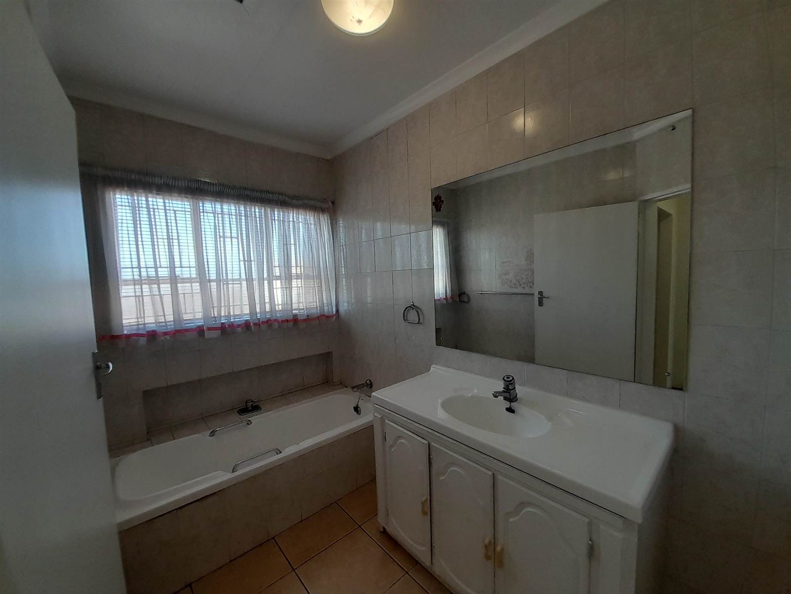 2 Bed Townhouse in Edenvale photo number 15