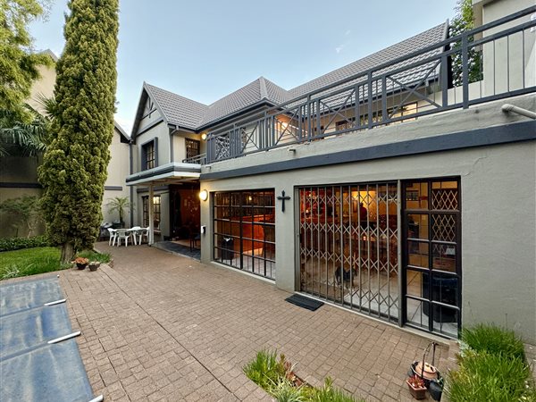 4 Bedroom House 4 Bedroom House