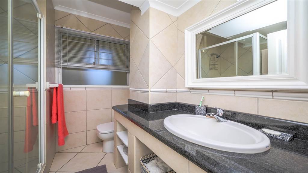 2 Bed Apartment in Umhlanga Rocks photo number 24