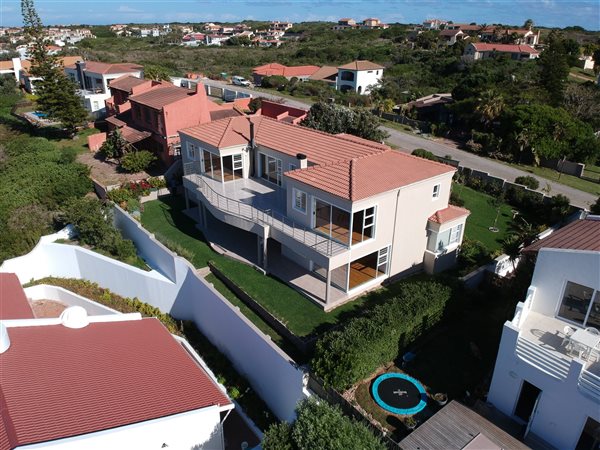 4 Bed House in Santareme