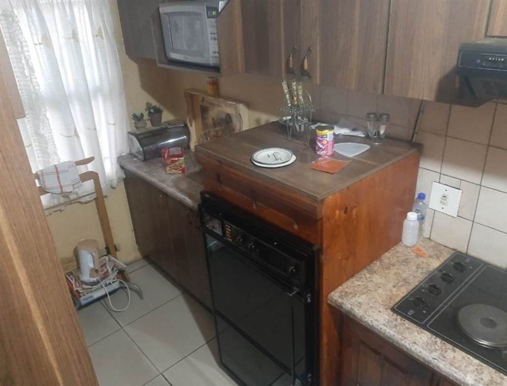 2 Bed House in Atteridgeville photo number 7