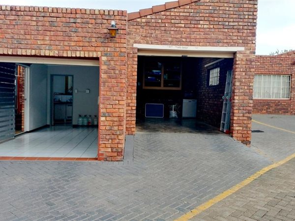 3 Bedroom Townhouse 3 Bedroom Townhouse