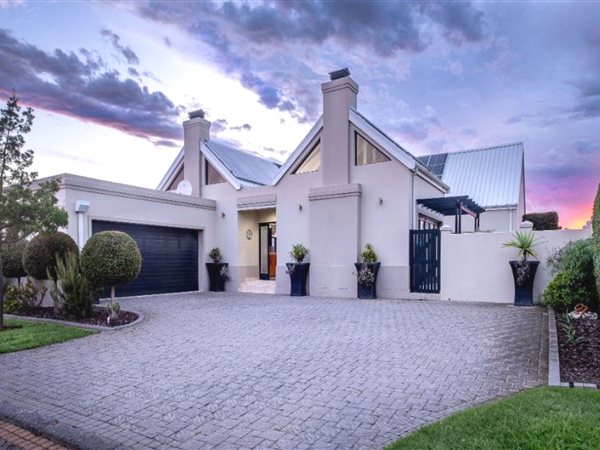 4 Bedroom House 4 Bedroom House