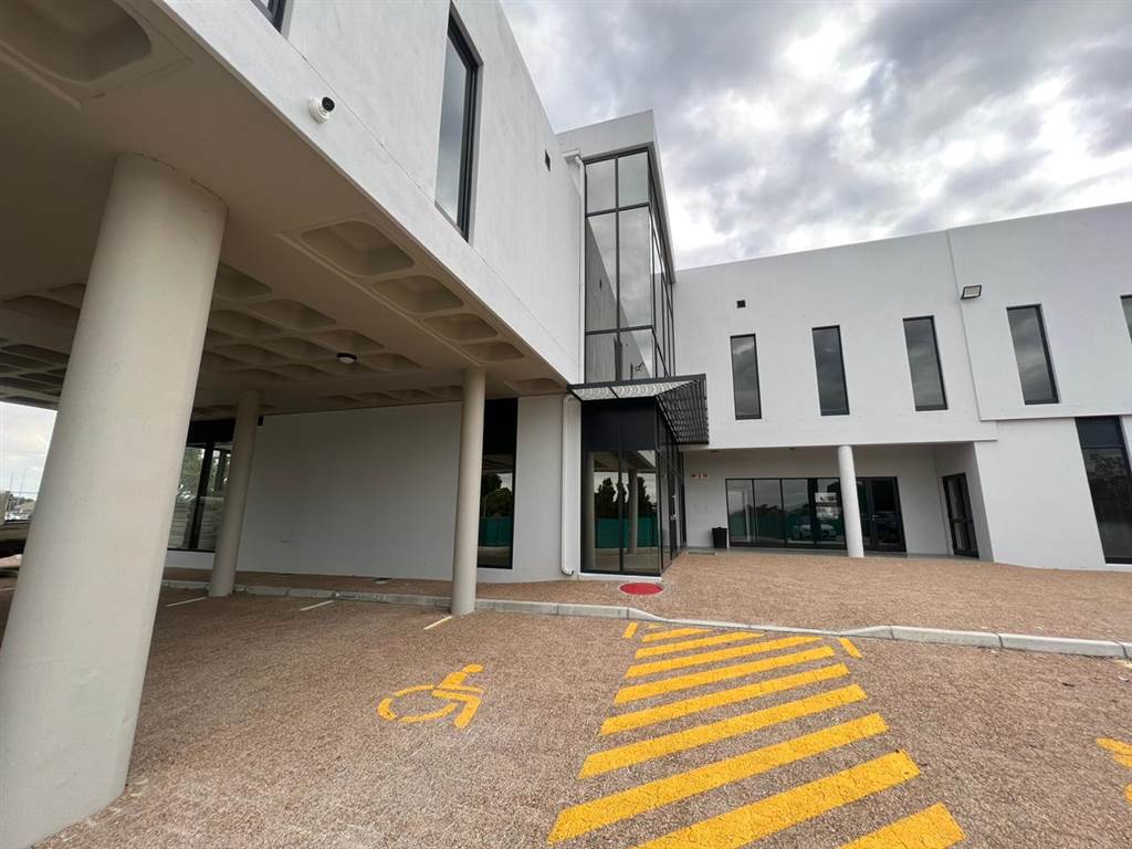 123  m² Commercial space in Durbanville Central photo number 2
