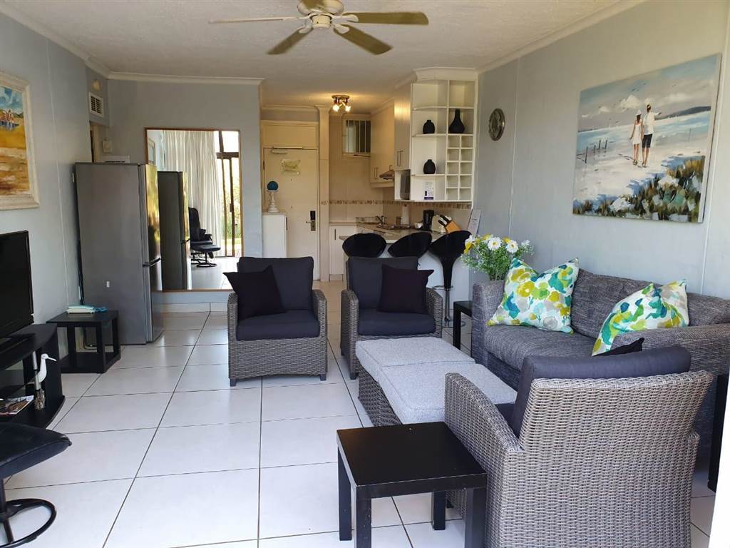 2 Bed Apartment in Umhlanga Rocks photo number 2