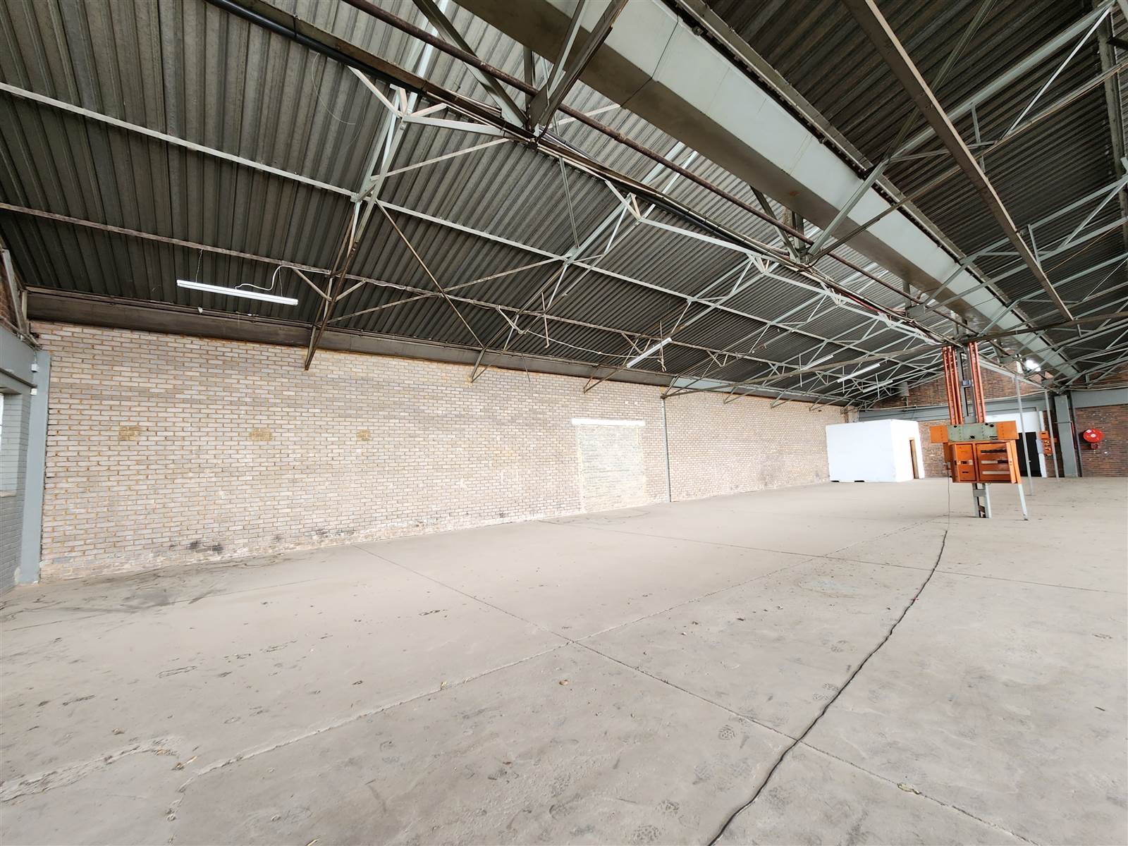 1186  m² Industrial space in Benrose photo number 2