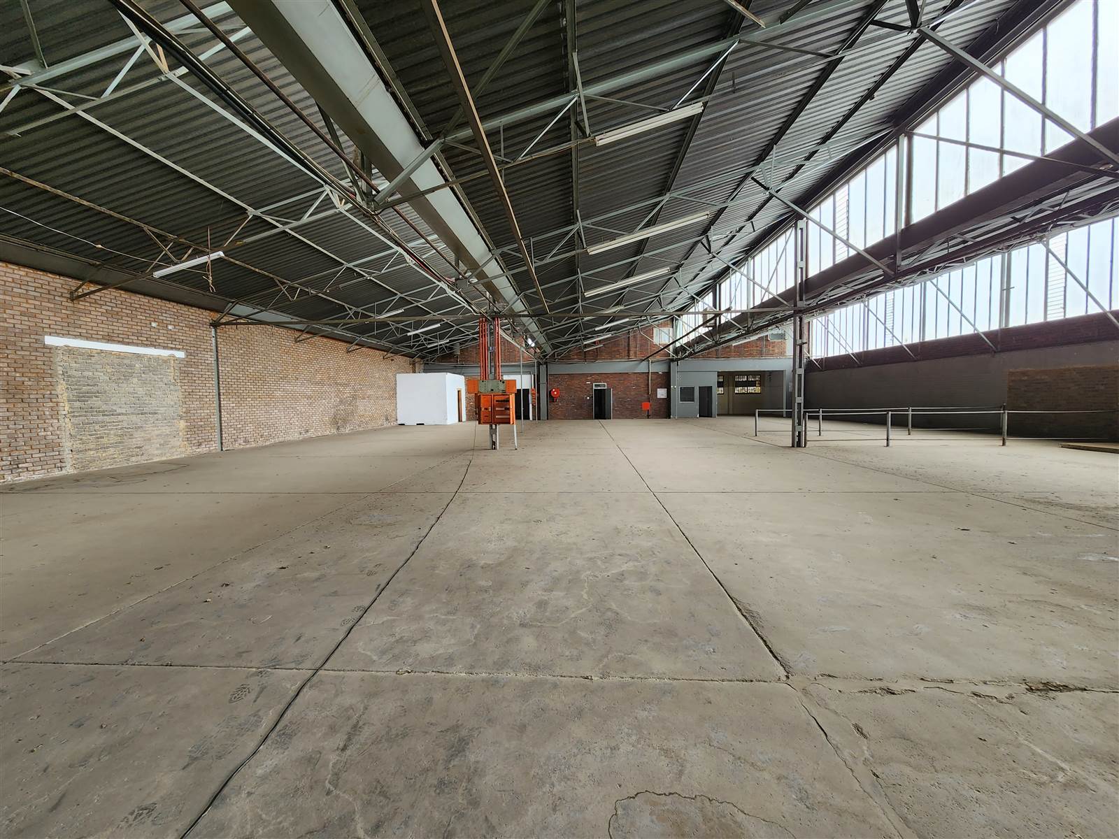 1186  m² Industrial space in Benrose photo number 3