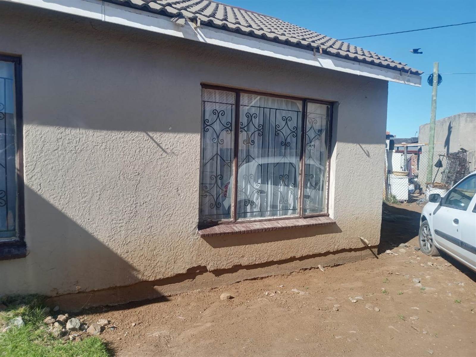 3 Bed House in Thabong photo number 3