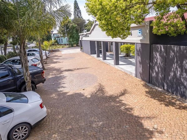 300 m² Office Space 300 m² Office Space