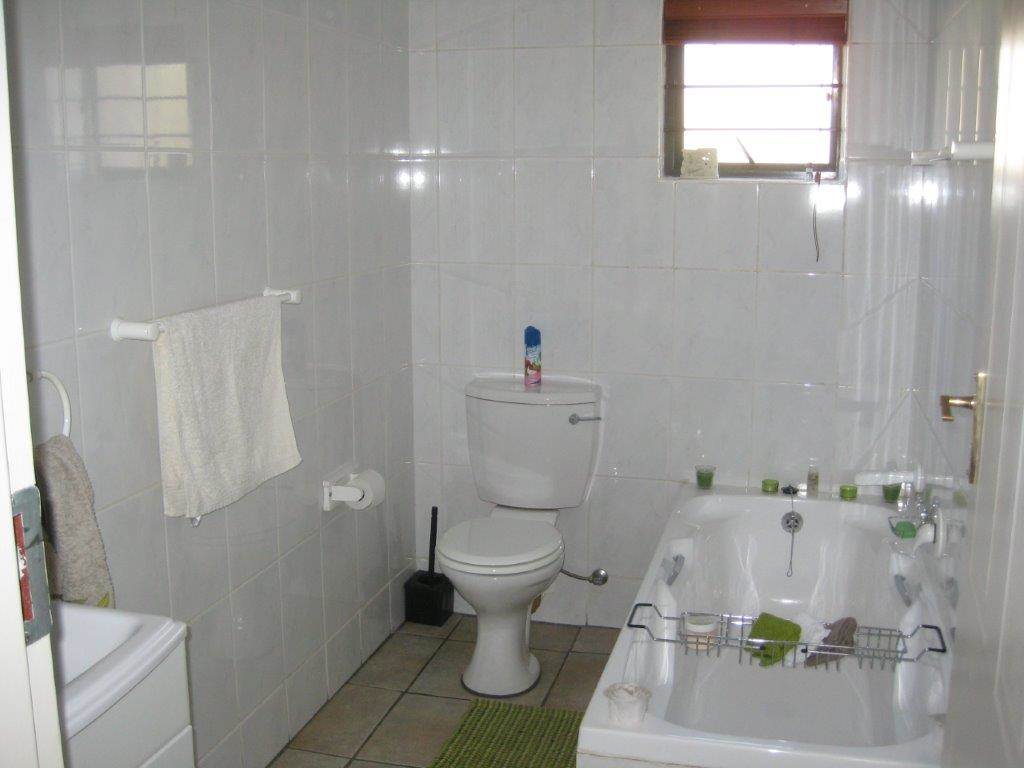 2 Bed Townhouse in Bryanston photo number 20