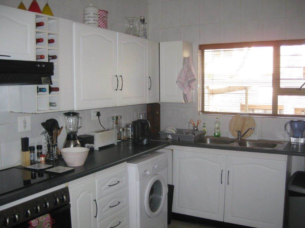 2 Bed Townhouse in Bryanston photo number 19