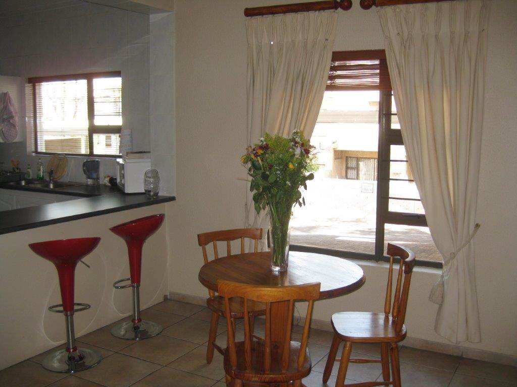 2 Bed Townhouse in Bryanston photo number 4