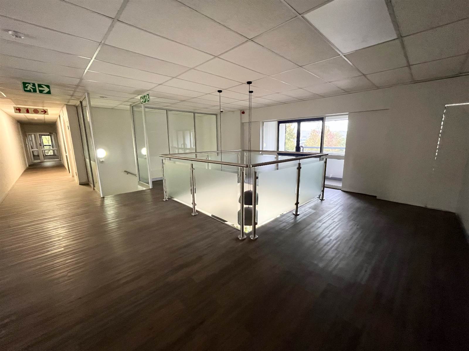 933  m² Commercial space in Bedfordview photo number 2