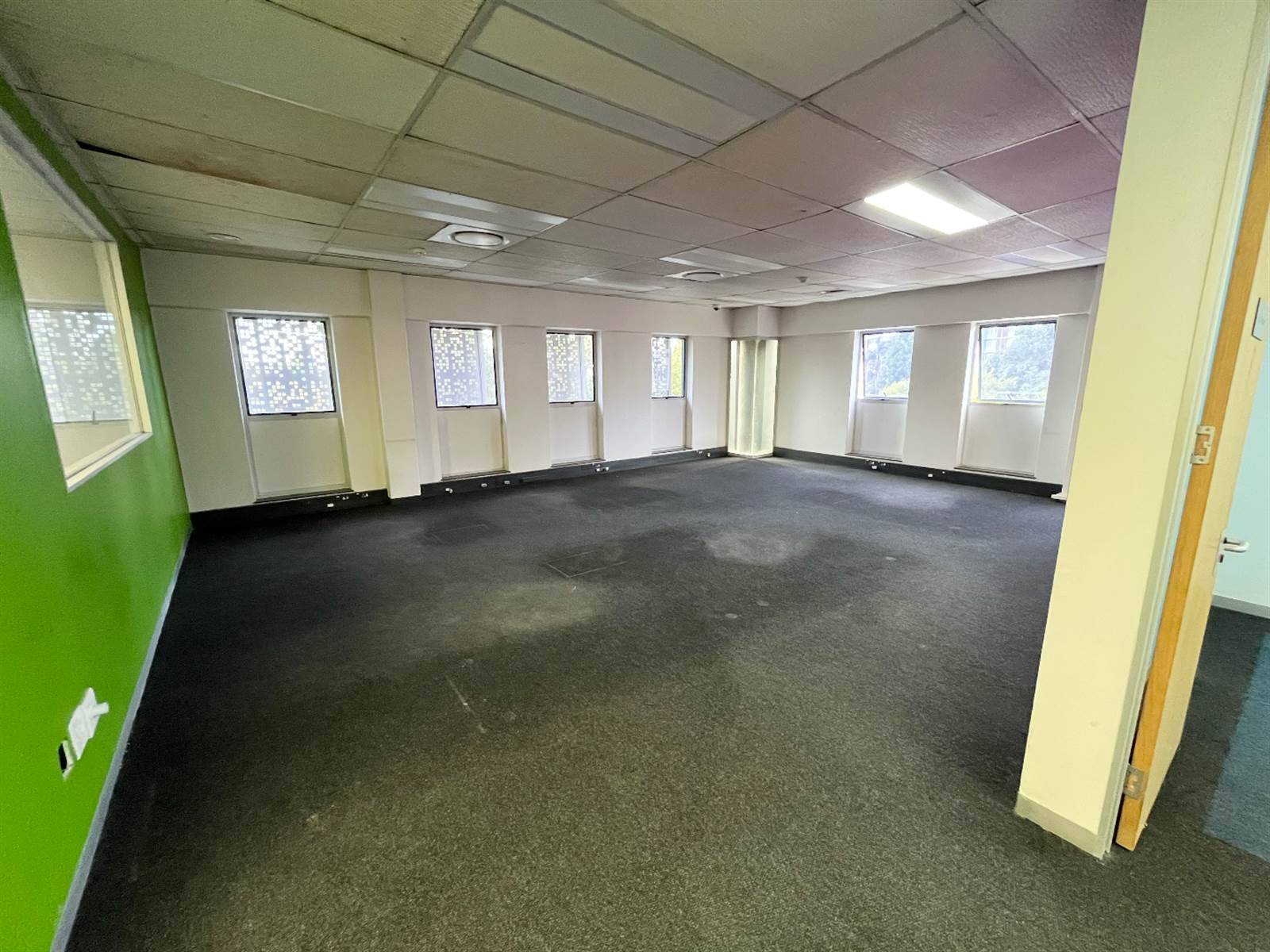 933  m² Commercial space in Bedfordview photo number 5