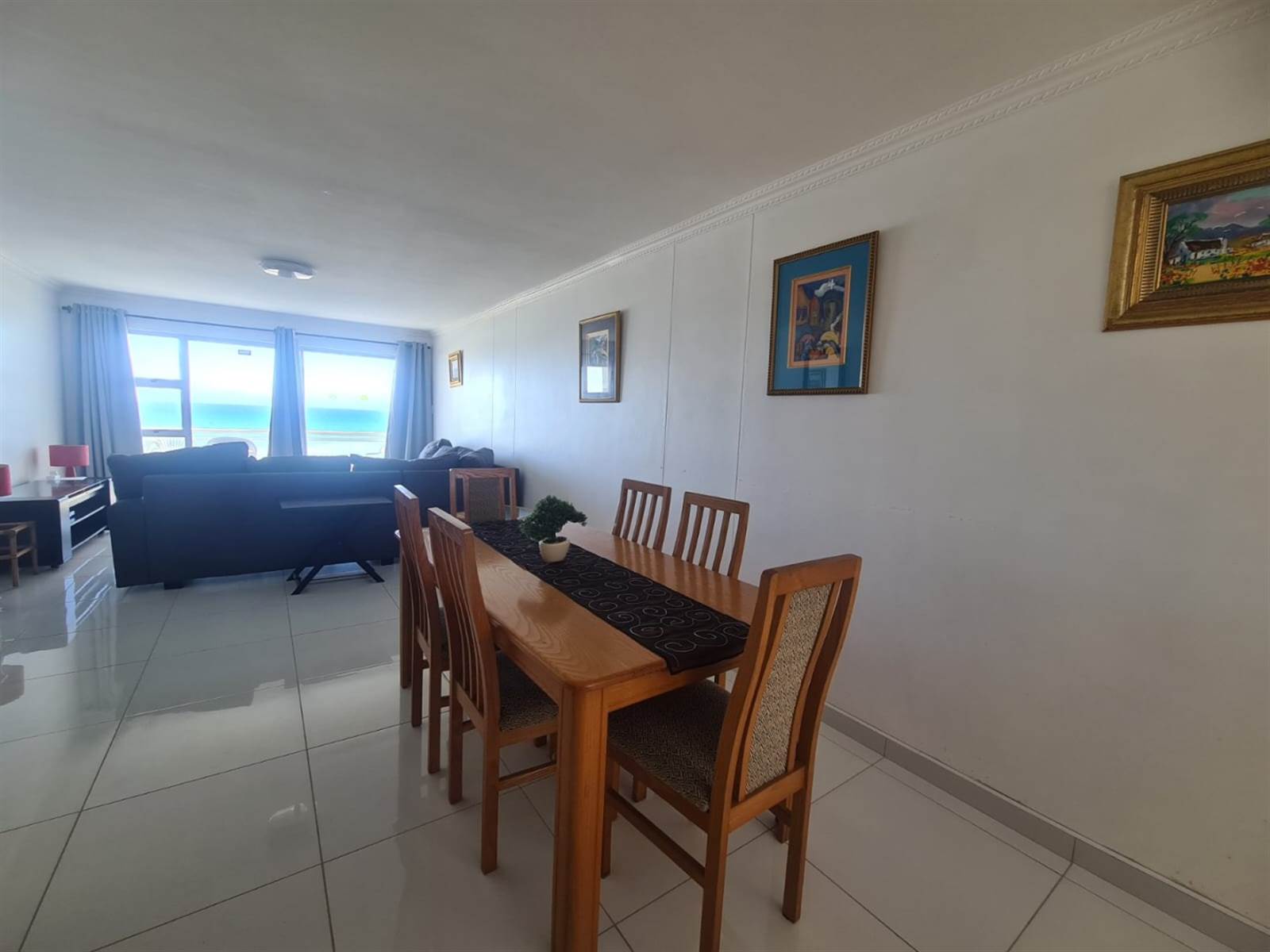 3 Bed Apartment in Amanzimtoti photo number 5