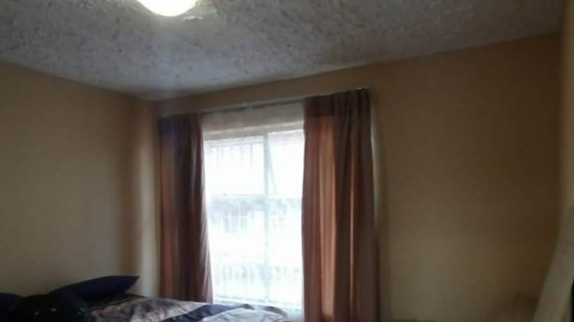 2 Bed Apartment in Silverton photo number 9