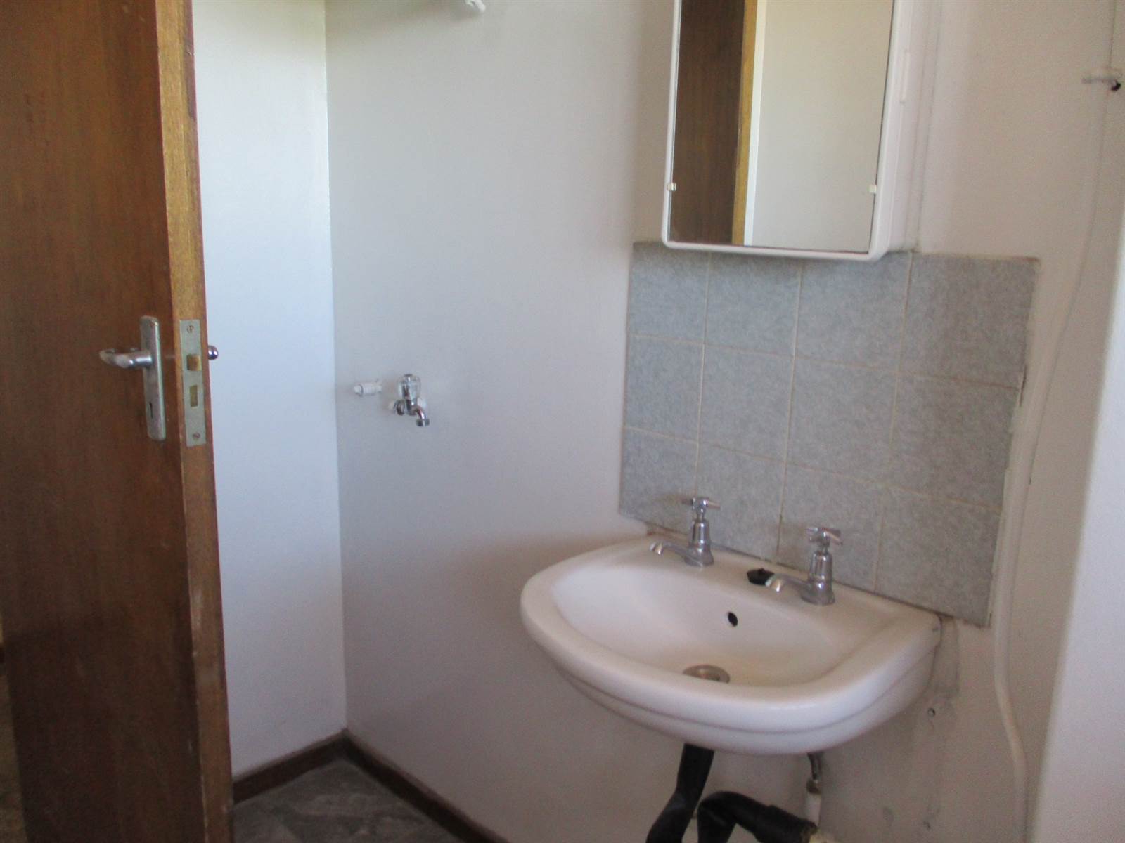 1 Bed Flat in Vereeniging Central photo number 9