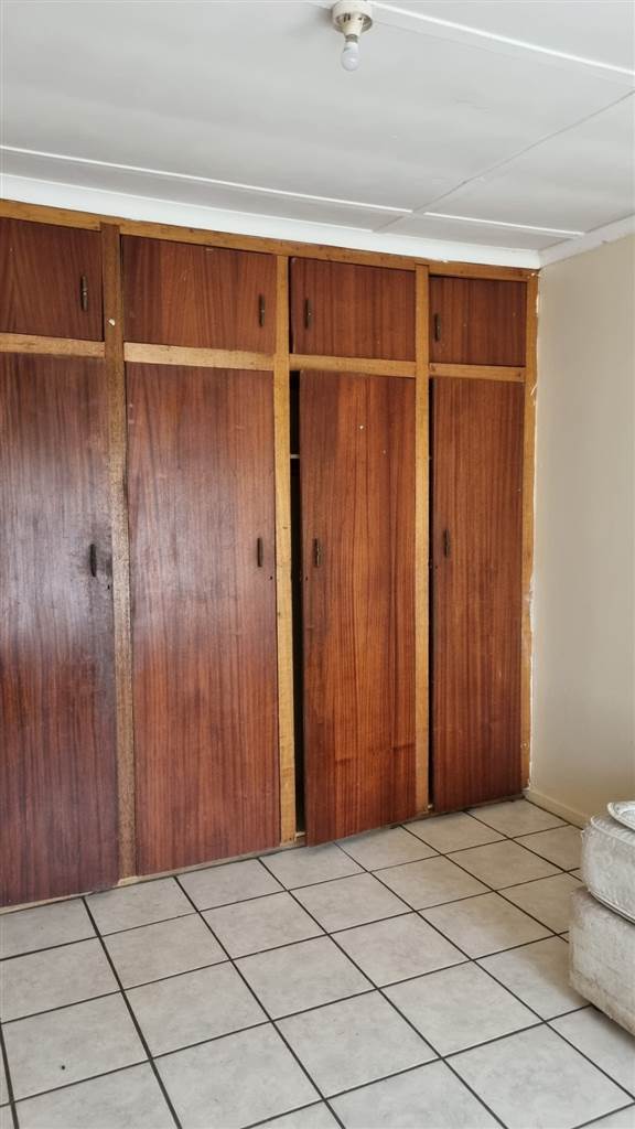 27 Bed House in Potchefstroom Central photo number 8