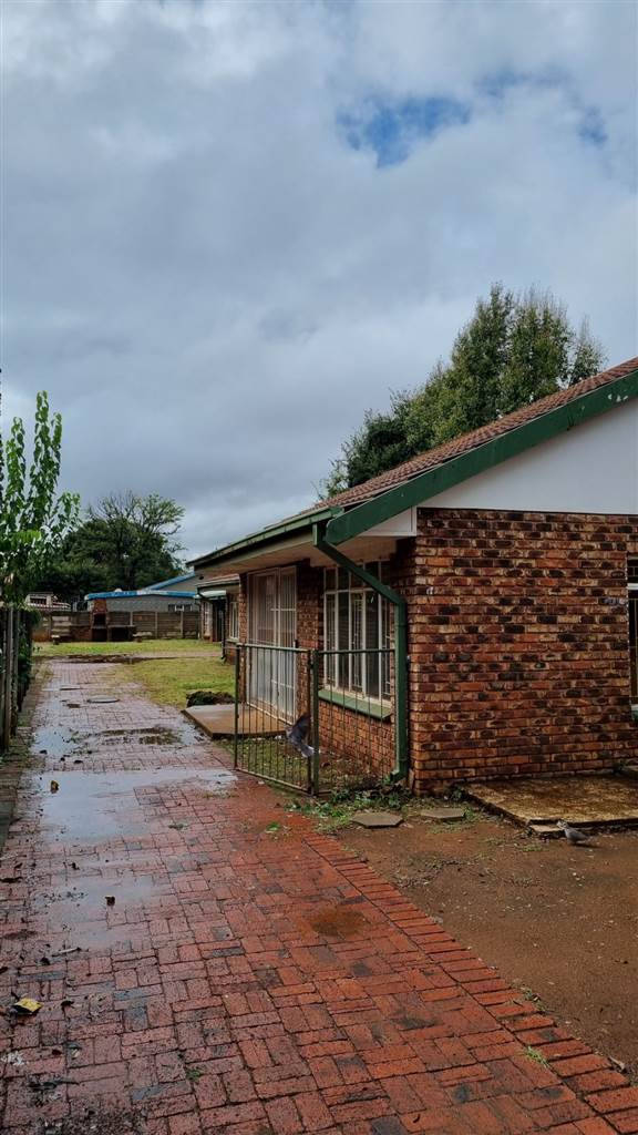 27 Bed House in Potchefstroom Central photo number 2