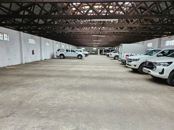 1 100  m² Industrial space
