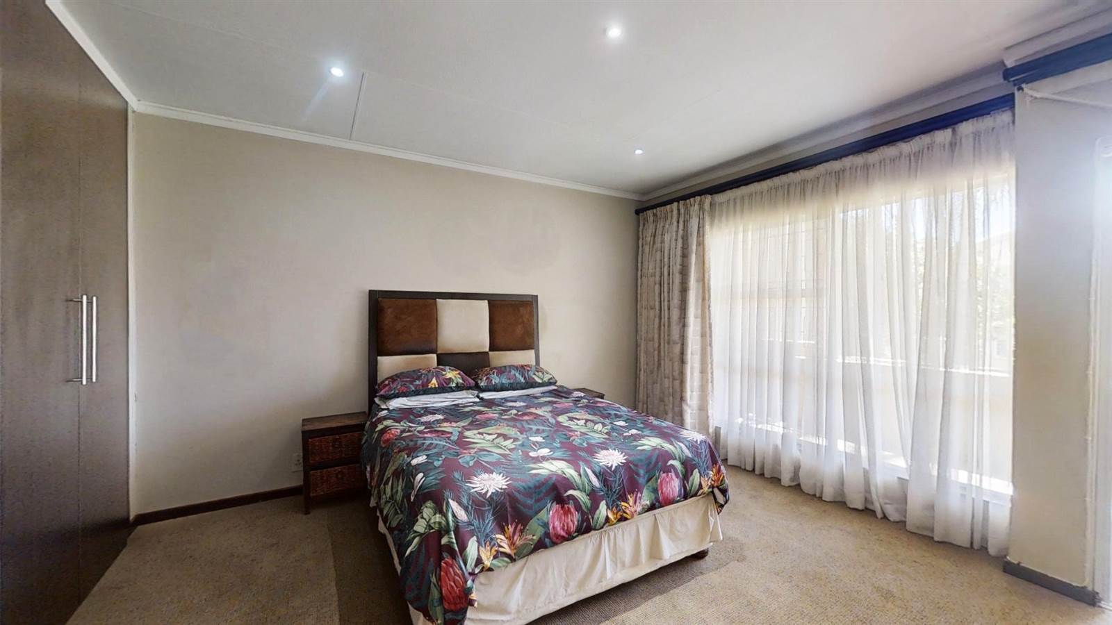 3 Bed Townhouse in Sunninghill photo number 12