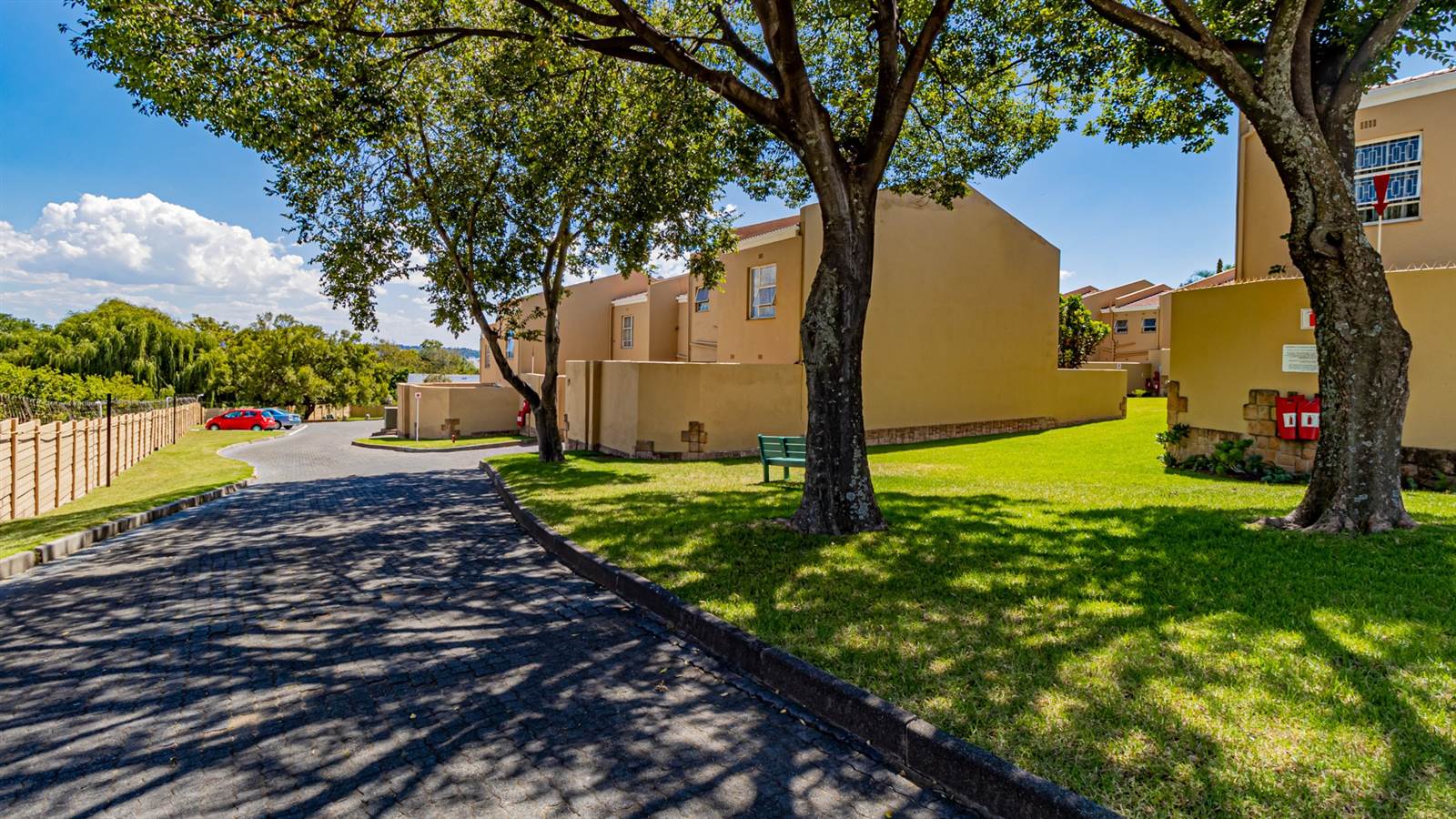 3 Bed Townhouse in Sunninghill photo number 26