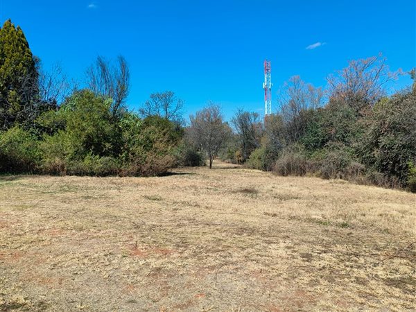 8567 m² Land available in Die Hoewes