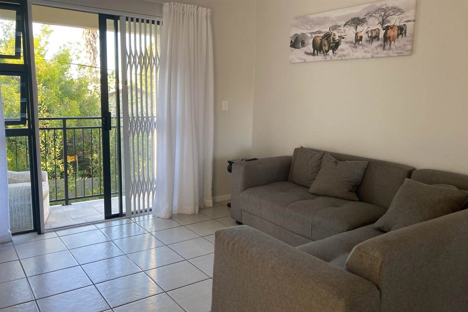 2 Bed Apartment in Northern Paarl photo number 11