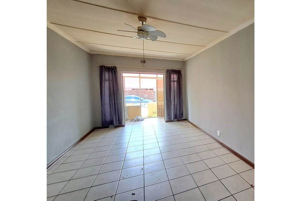 2 Bed Townhouse in Parys photo number 10