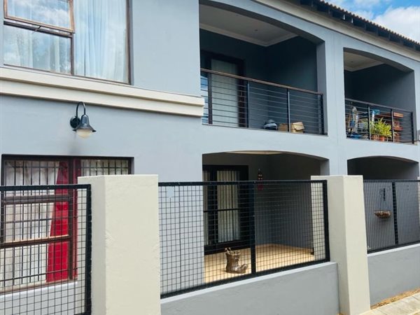 2 Bed Townhouse in Hartbeespoort Dam