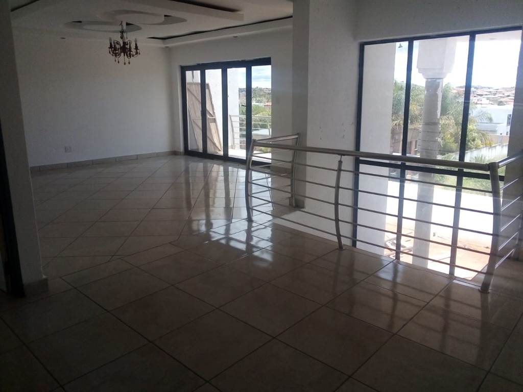 5 Bed House in Serala View photo number 19