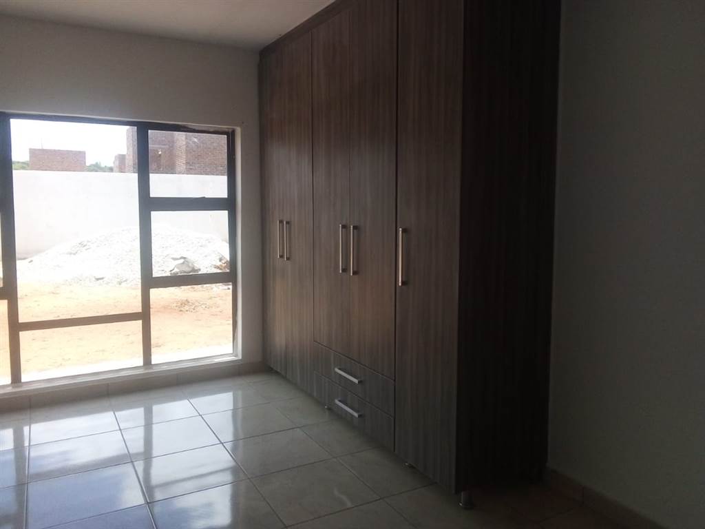 5 Bed House in Serala View photo number 9