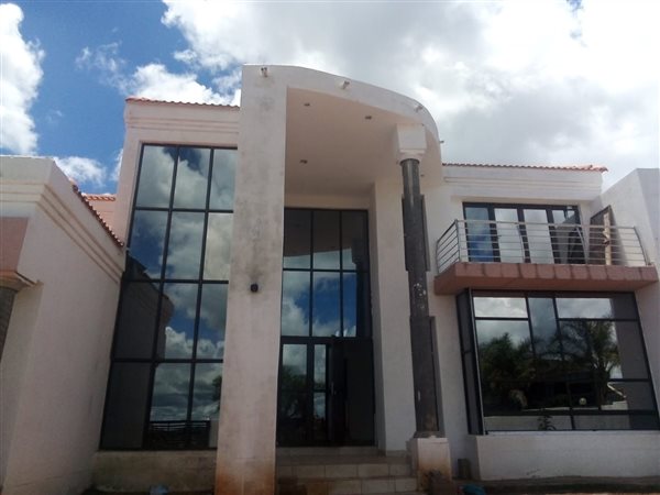 5 Bed House in Serala View