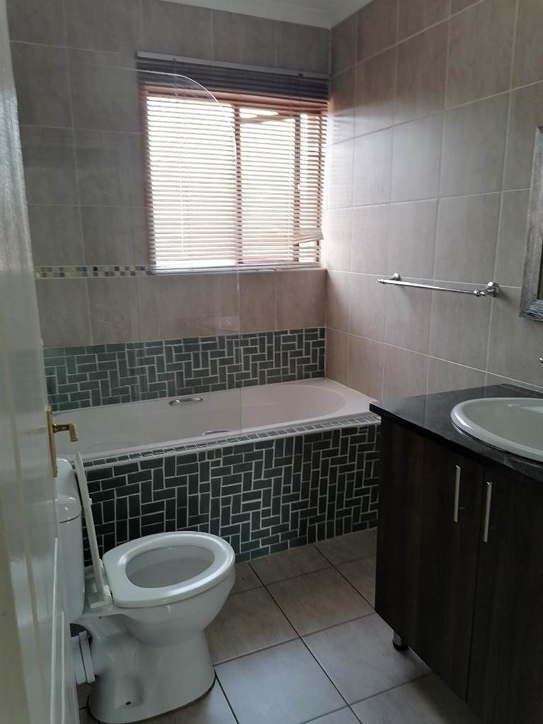 3 Bed Townhouse in Helderwyk photo number 20