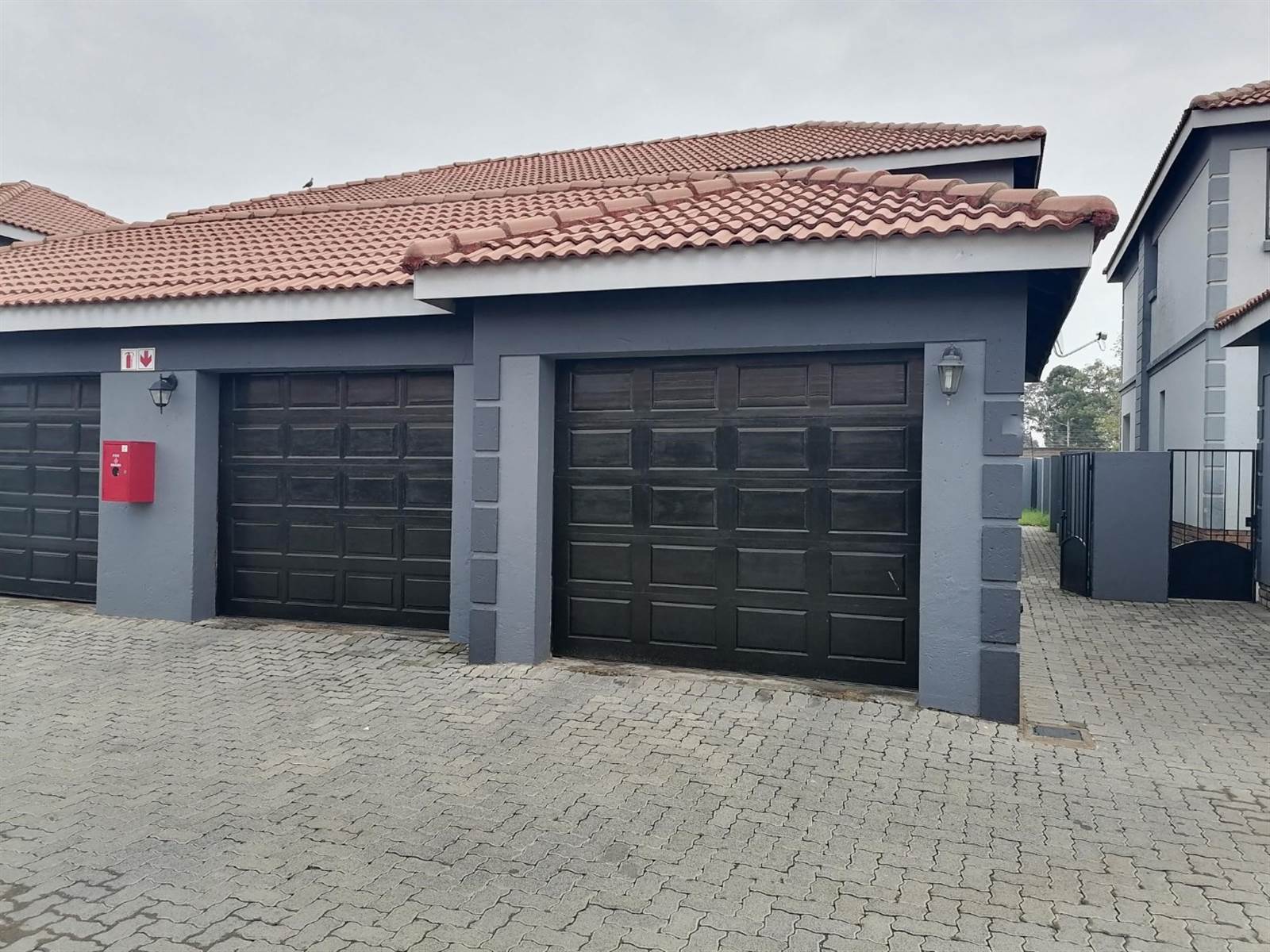 3 Bed Townhouse in Helderwyk photo number 2