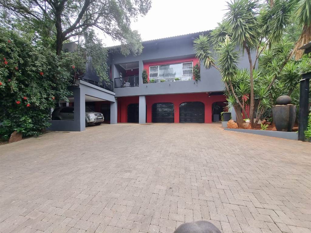 5 Bed House in Protea Park photo number 2