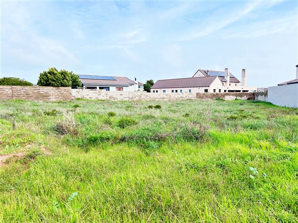 1 023 m² Land