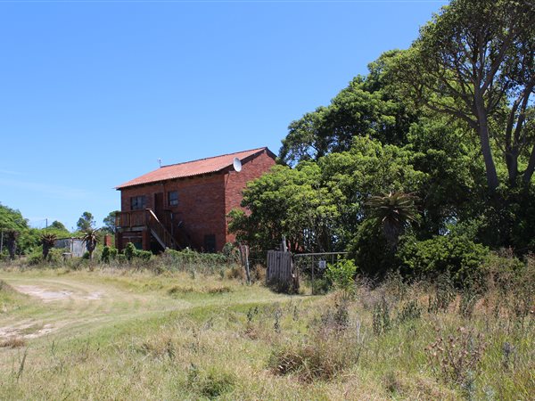 2.8 ha Smallholding