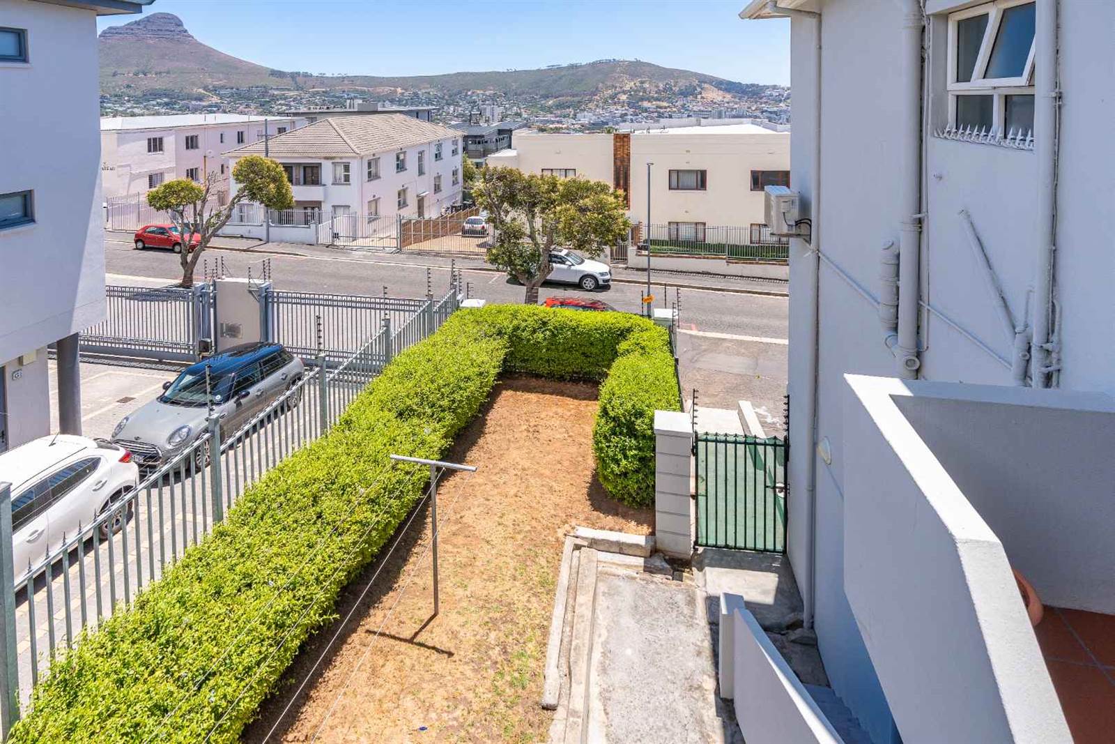 2 Bed Apartment in Vredehoek photo number 17
