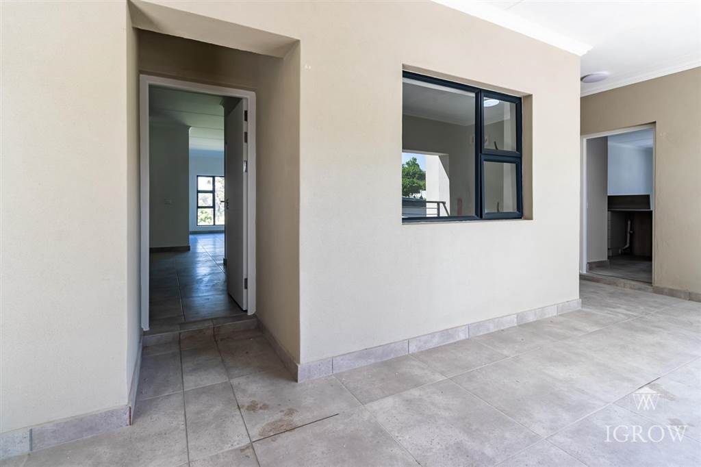 2 Bed Apartment in Somerset West Central photo number 17