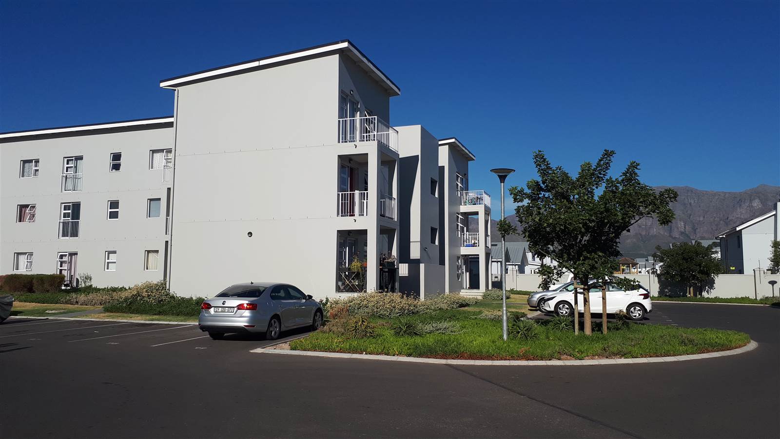 1 Bed Flat in Paarl Central East photo number 3
