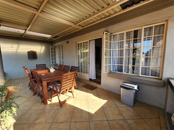 3 Bedroom Townhouse 3 Bedroom Townhouse