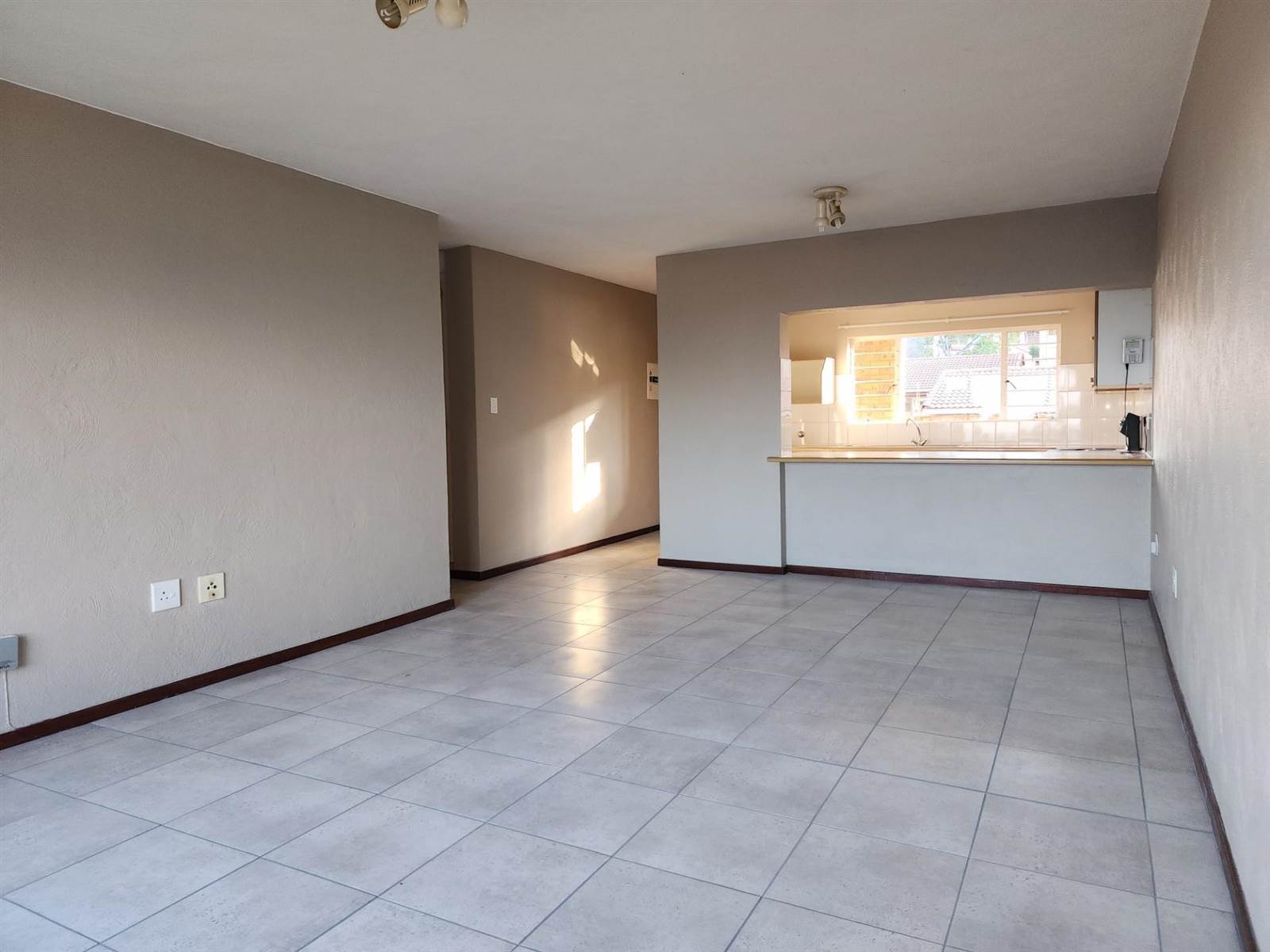 3 Bed Apartment in Sundowner photo number 6