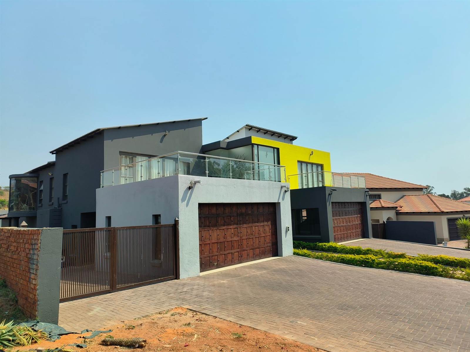 6 Bed House in Magaliesberg Country Estate photo number 2