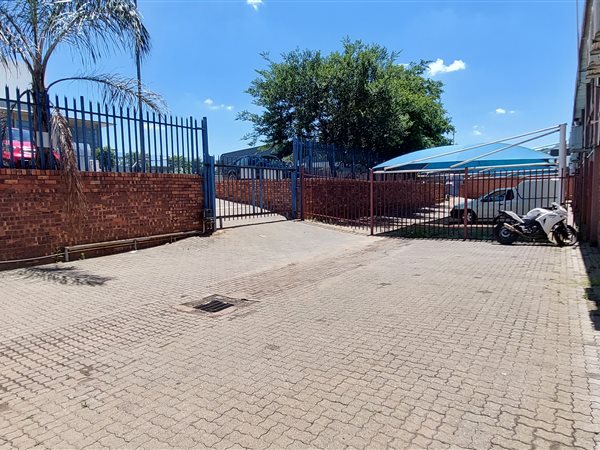 850  m² Industrial space in Jet Park