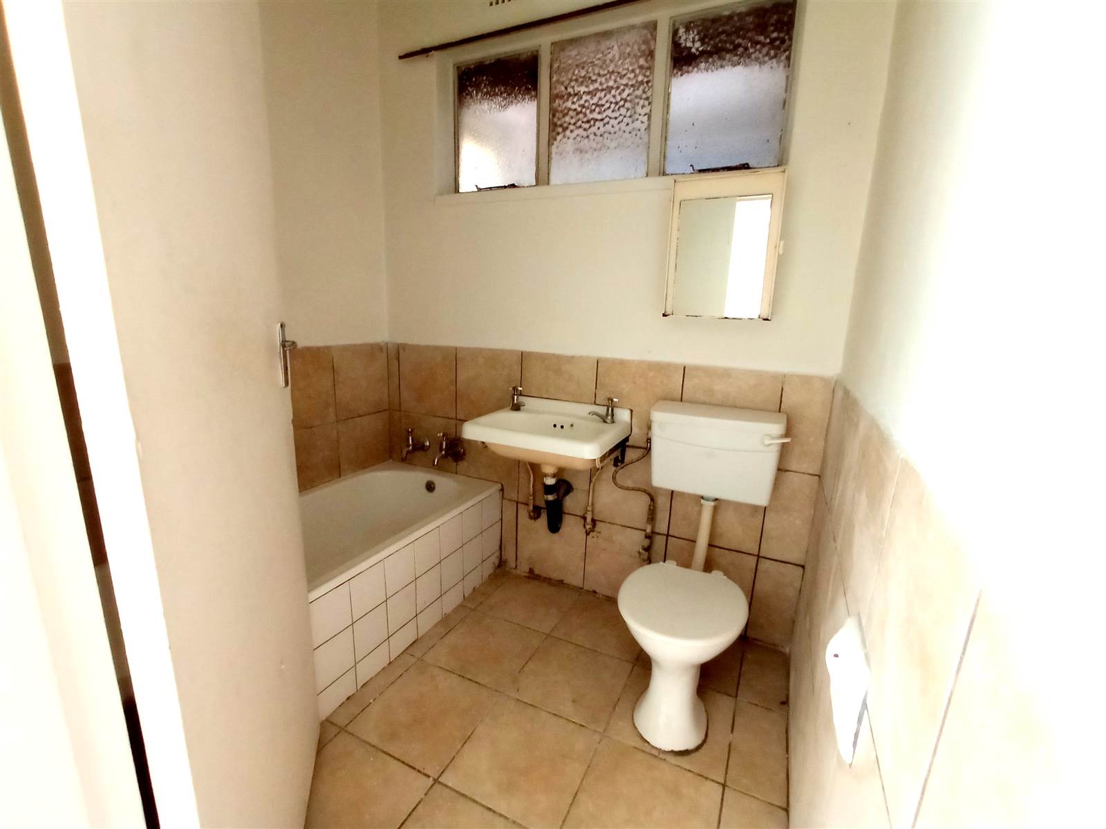 2 Bed Flat in Vereeniging Central photo number 13